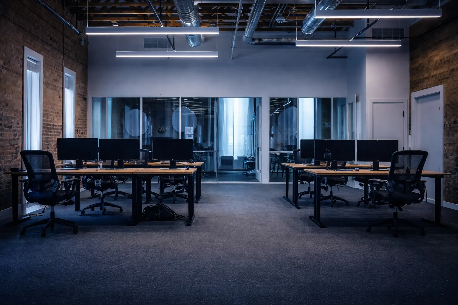 Puestos de trabajo organizados para un call center en Bogotá