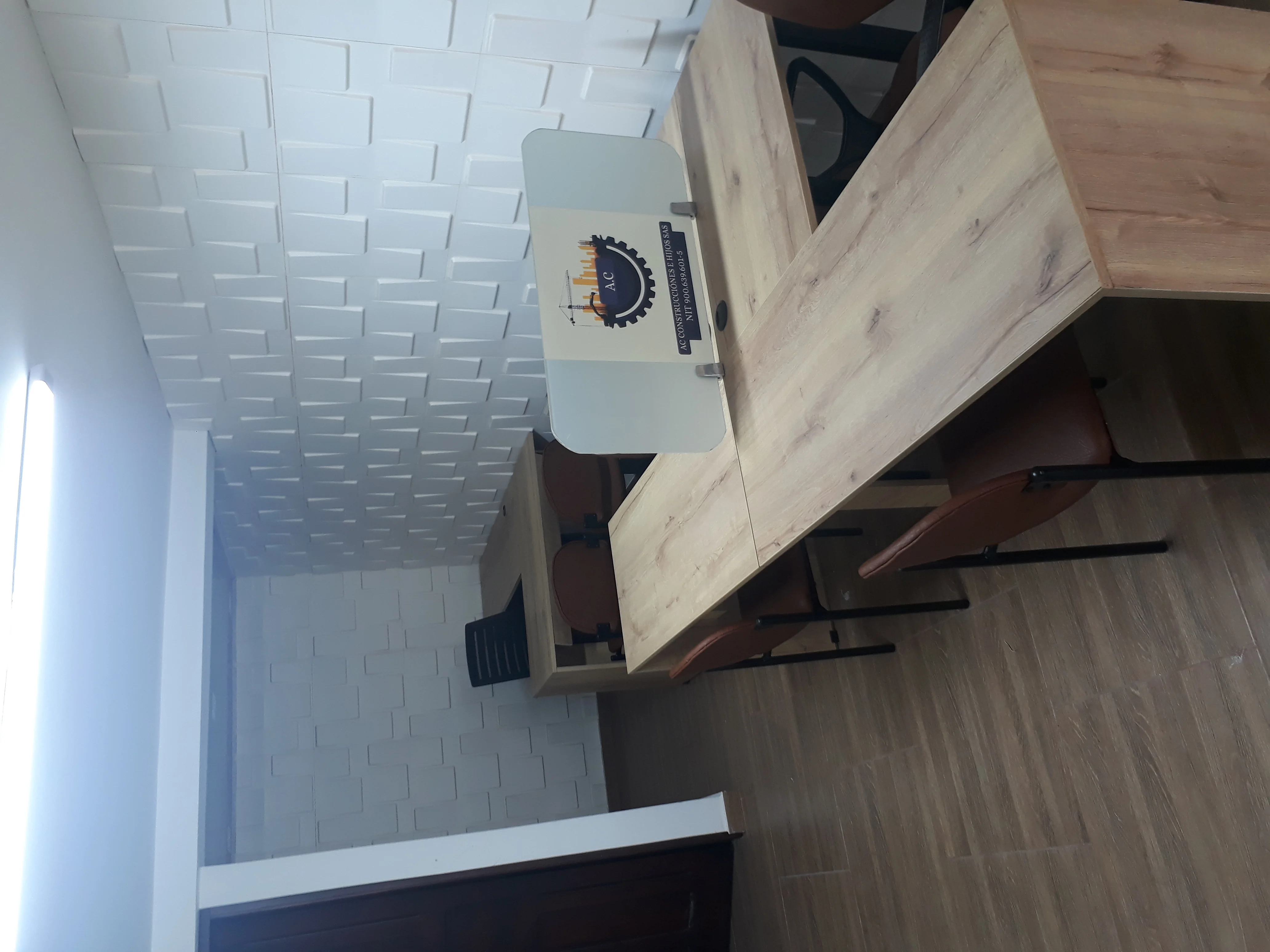 Coworking con oficina privada adaptada en Bogotá